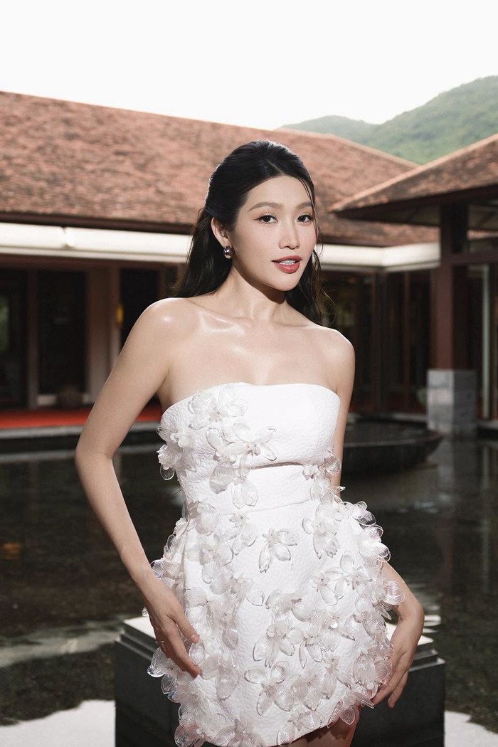 Thần thái sang chảnh, cuốn hút của Á hậu Quỳnh Châu.