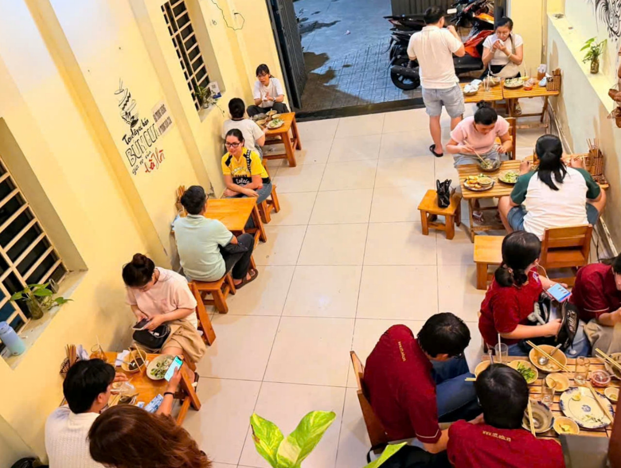 Bán món có 'mùi khó ngửi', quán ăn ở TPHCM đắt khách suốt 10 năm插图5 quan-an-6.jpg