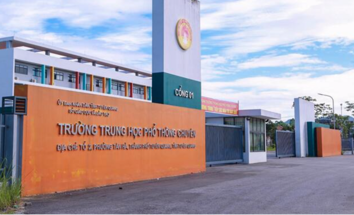 Điểm thi trường THPT Chuyên Tuyên Quang đạt 146 điểm 10 môn Toán có 42 giám thị.