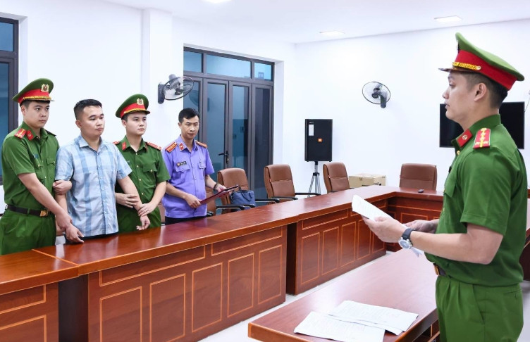 vu diem 10 mon toan o tuyen quang giao vien nguyen ha duy bi bat ve toi gi hinh anh 1