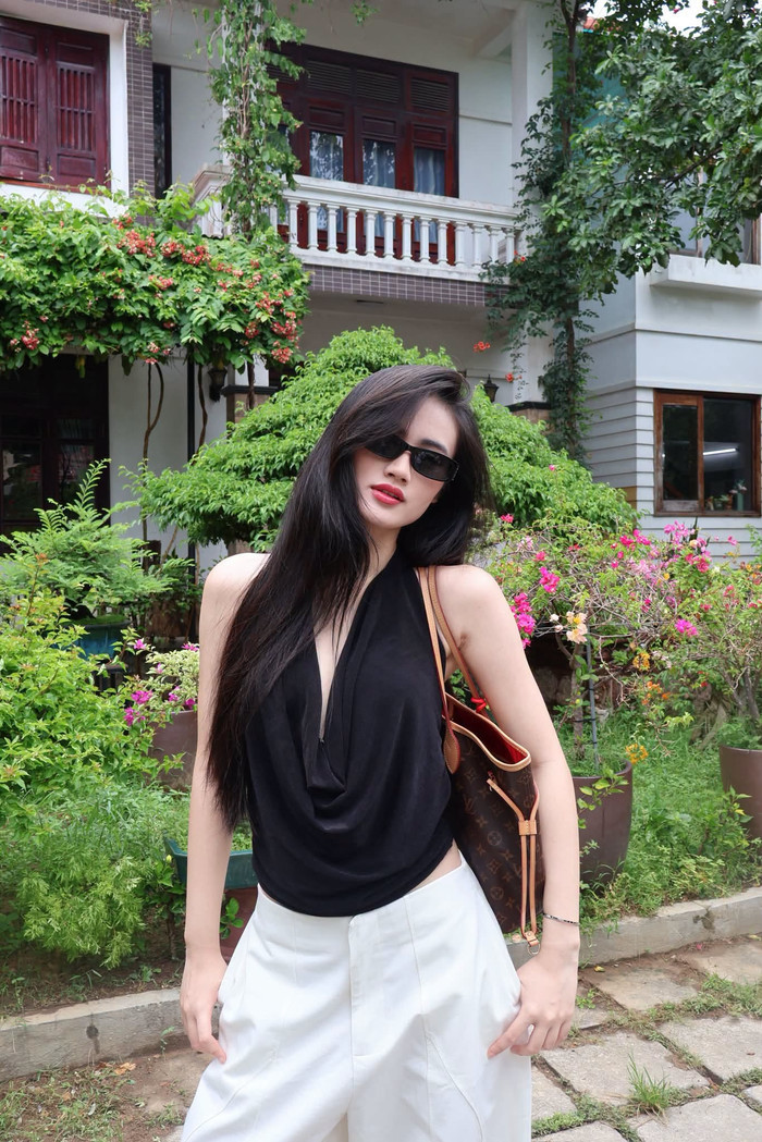 Hoa hậu Ý Nhi xuất hiện với diện mạo chỉn chu khi trở về Việt Nam.