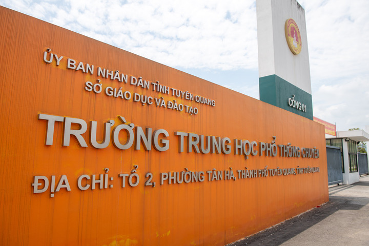 Trường THPT chuyên Tuyên Quang.