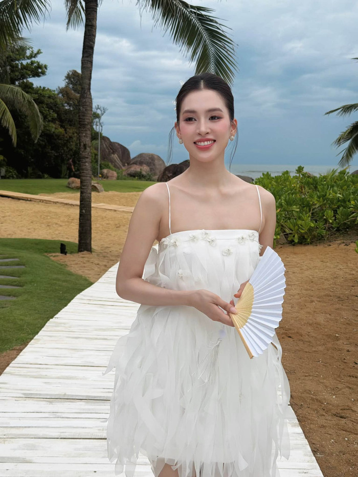 Hoa hậu Tiểu Vy tiếp tục khẳng định đẳng cấp visual.