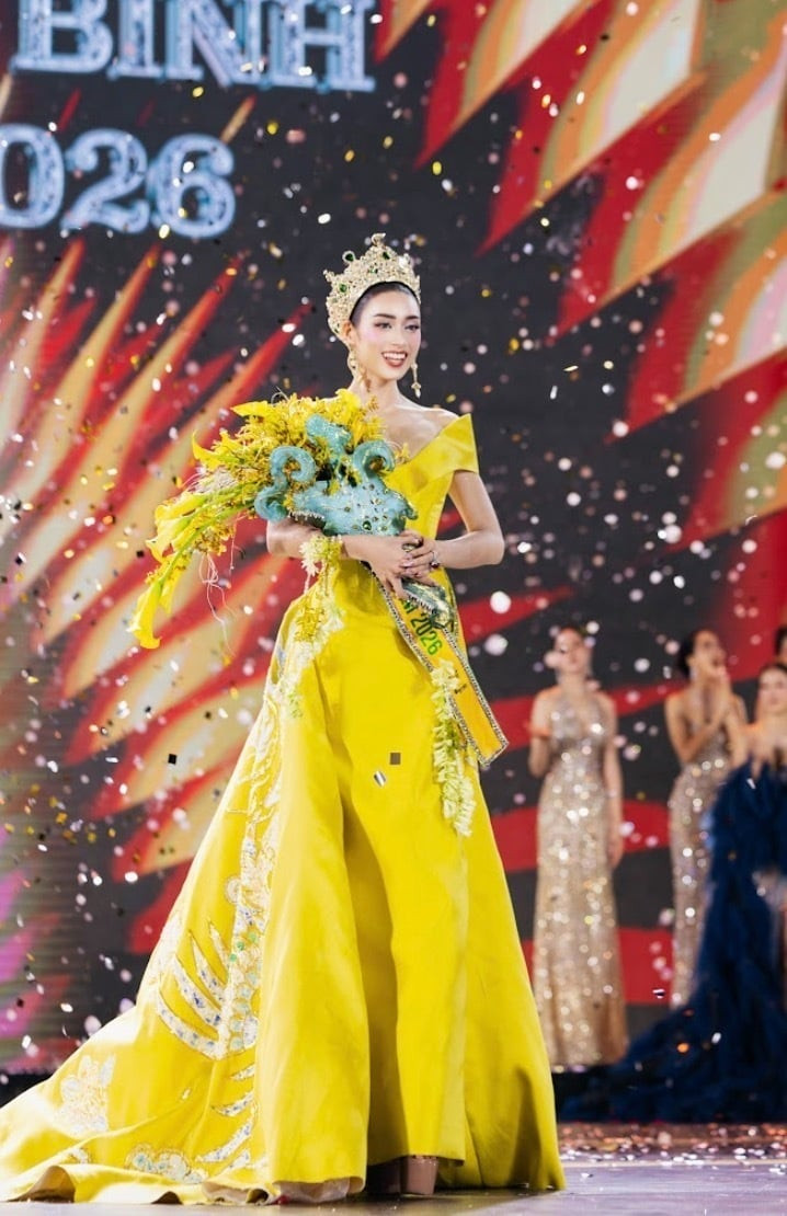 Emoura Phạm đăng quang Miss Grand Vietnam 2026.