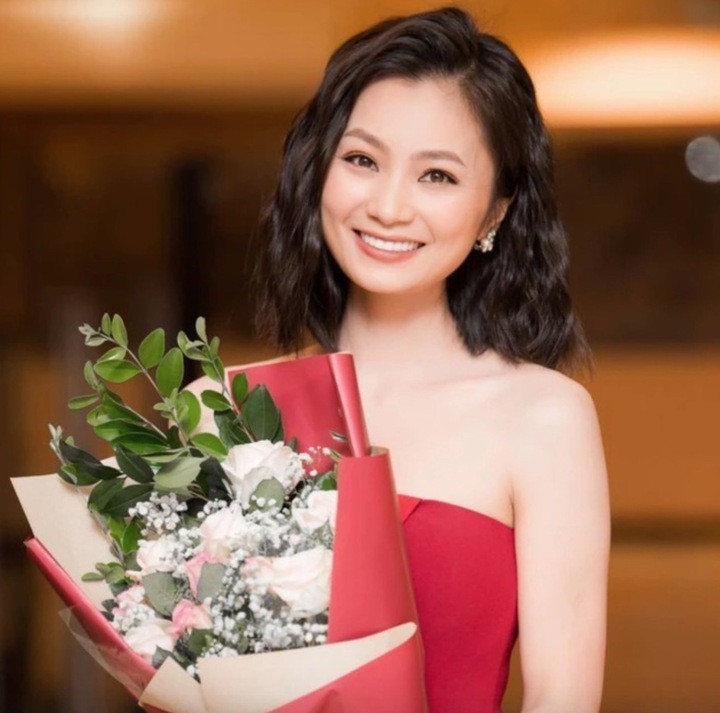 Diệu Hương sinh năm 1985, là gương mặt quen thuộc với khán giả truyền hình vì thường xuyên xuất hiện trong các bộ phim được phát sóng ở khung giờ vàng VTV những năm 2000 - 2010.