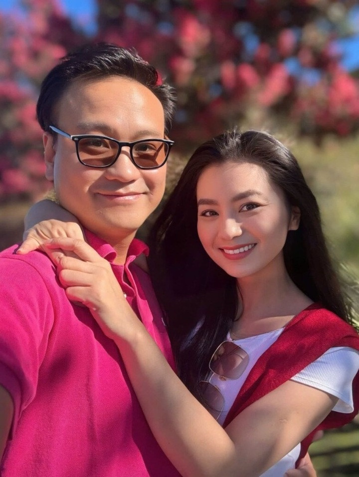 Trong dịp kỷ niệm 15 năm ngày cưới, nữ diễn viên bày tỏ sự trân trọng bạn đời - người luôn đồng hành, chia sẻ và mang lại cho cô điểm tựa bình yên vững chắc.