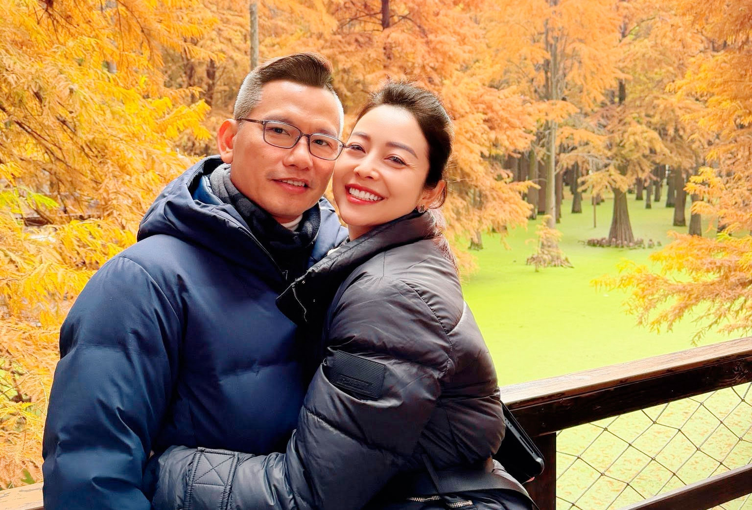 Ca sĩ Ngọc Sơn thân thiết nữ trợ lý, hoa hậu Jennifer Phạm cá tính giữa đại lộ插图9 Ca sĩ Ngọc Sơn thân thiết nữ trợ lý, hoa hậu Jennifer Phạm cá tính giữa đại lộ插图9