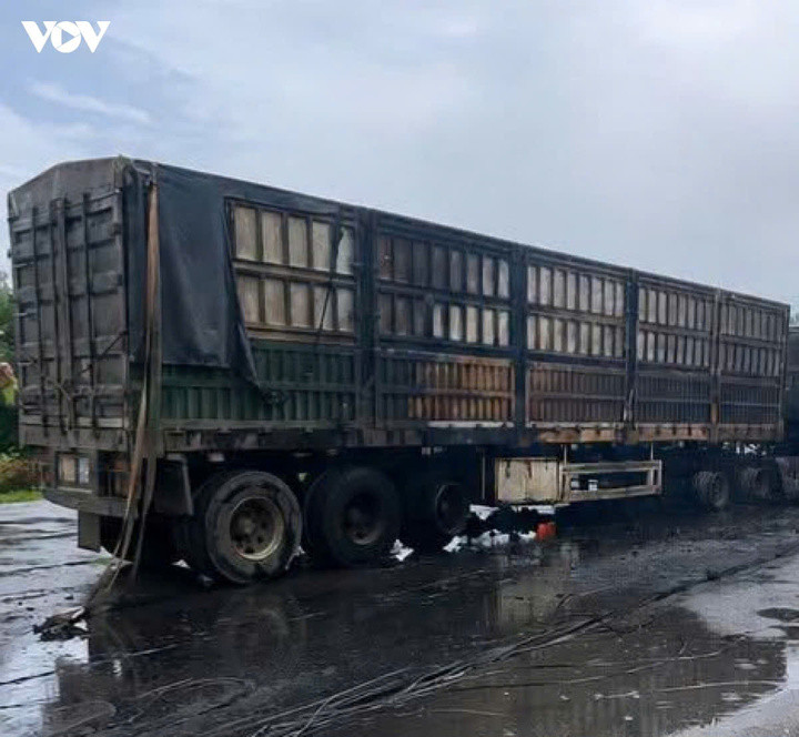 Chiếc container có liên quan vụ tai nạn giao thông làm một người tử vong. (Ảnh: KT)