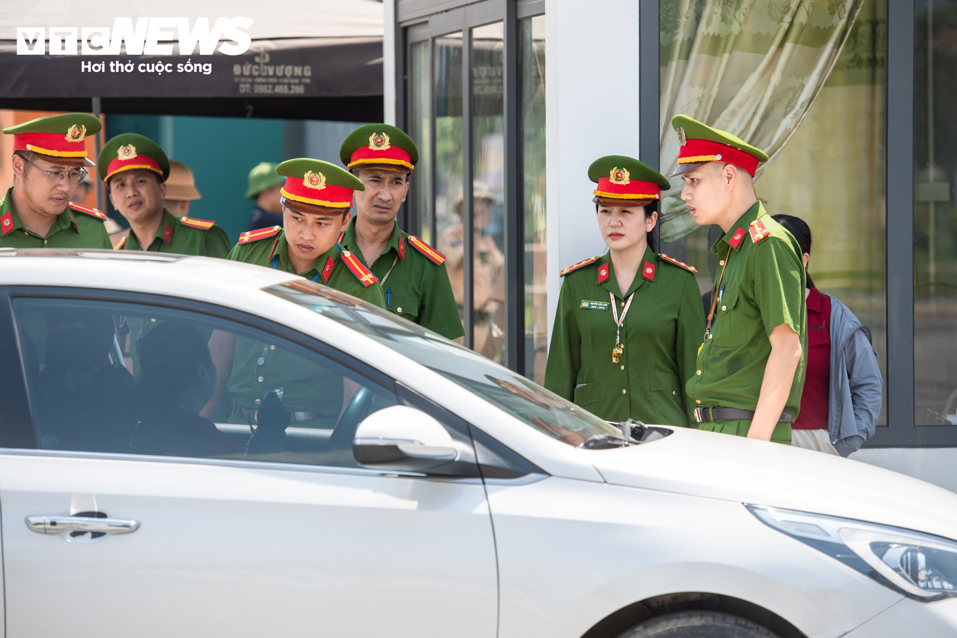 326 thí sinh chuyên Tuyên Quang làm thủ tục, nghe phổ biến quy chế thi lại - 4