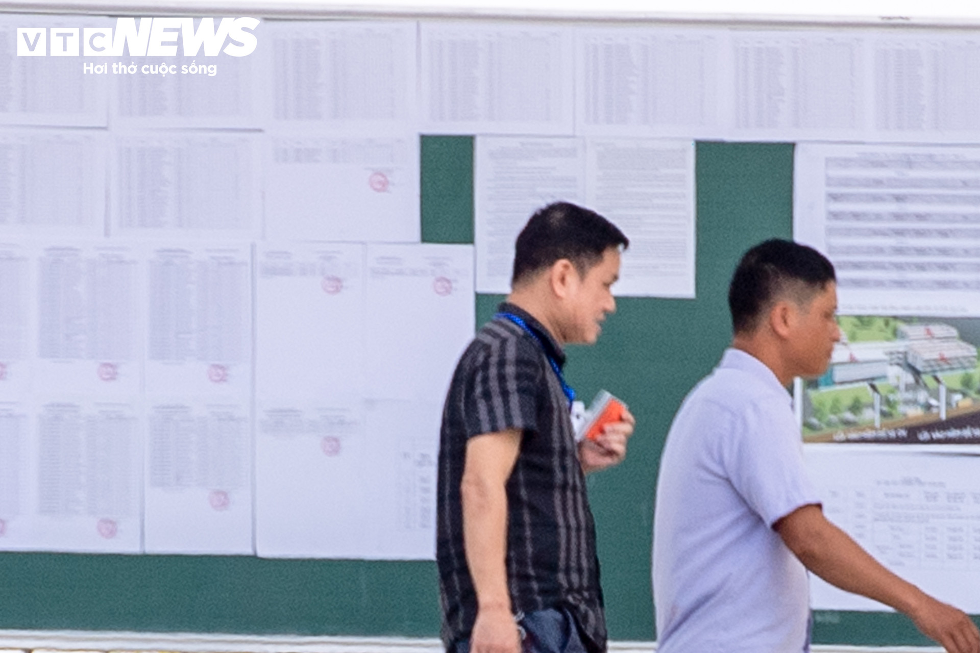326 thí sinh chuyên Tuyên Quang làm thủ tục, nghe phổ biến quy chế thi lại - 8