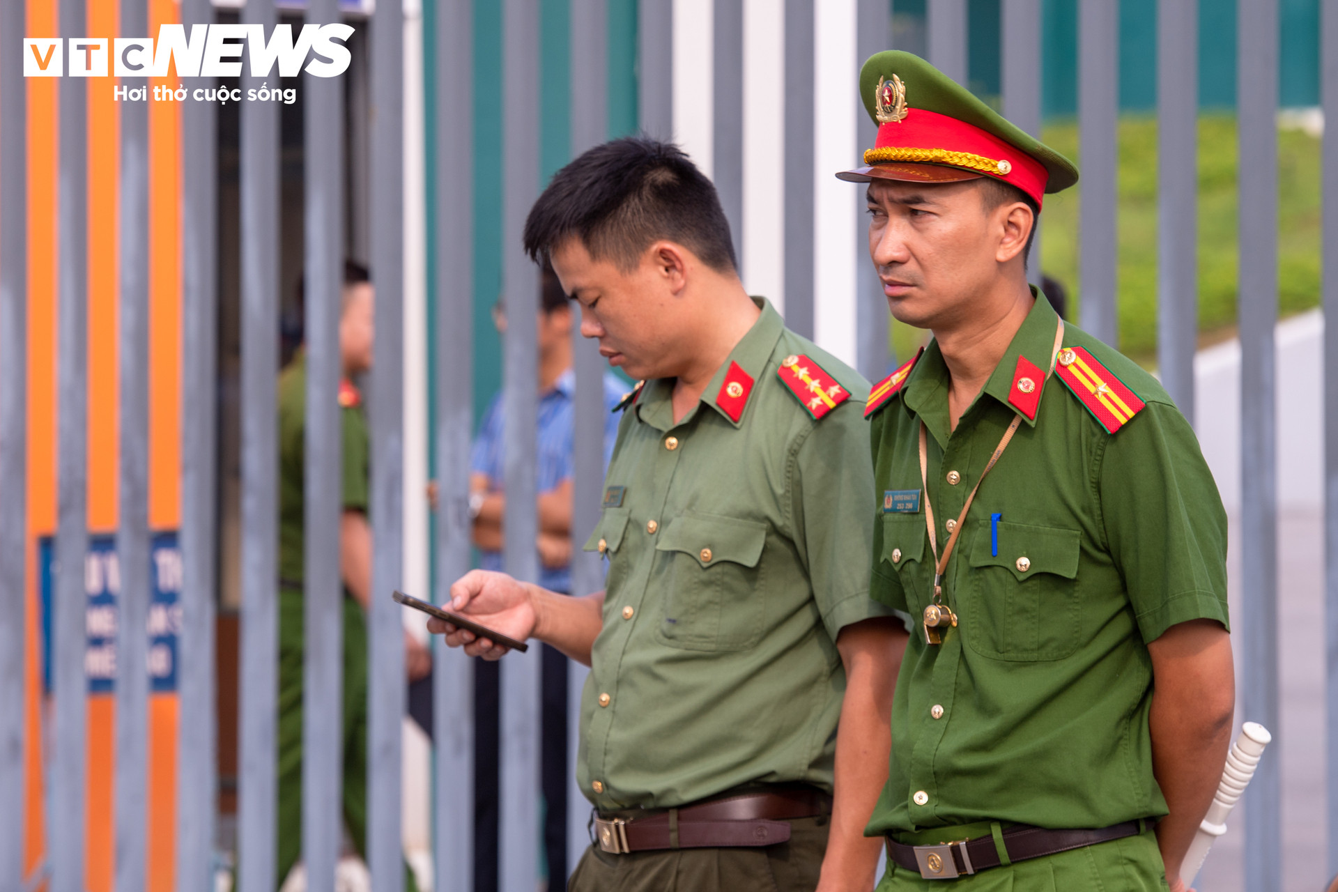An ninh thắt chặt tại điểm thi trường THPT chuyên Tuyên Quang - 3