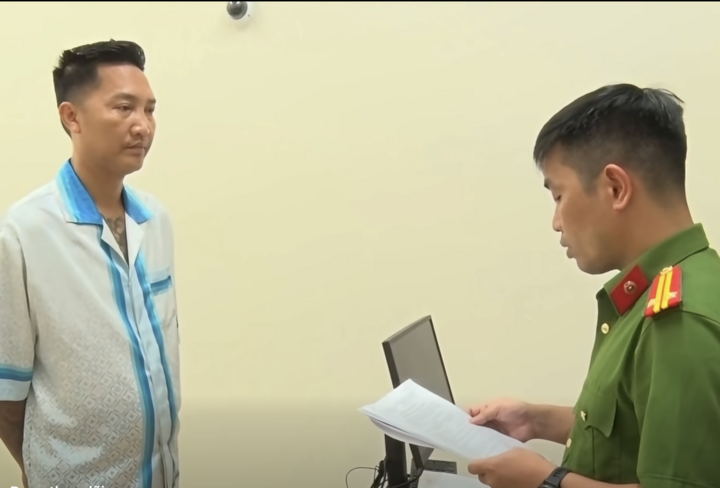 Huấn Hoa Hồng bị khởi tố 2 tội danh.