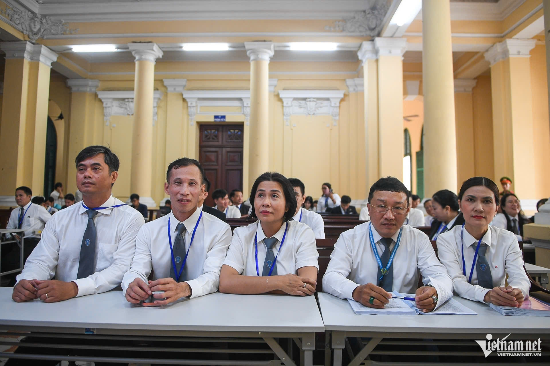 Hình ảnh phiên tòa xét xử ca sĩ Chi Dân, Andrea Aybar trong chuyên án ma túy VN10插图4