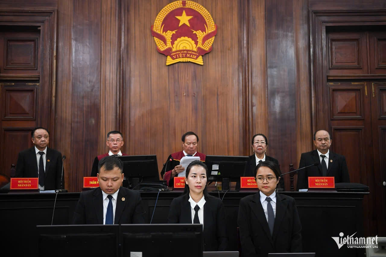 Hình ảnh phiên tòa xét xử ca sĩ Chi Dân, Andrea Aybar trong chuyên án ma túy VN10插图