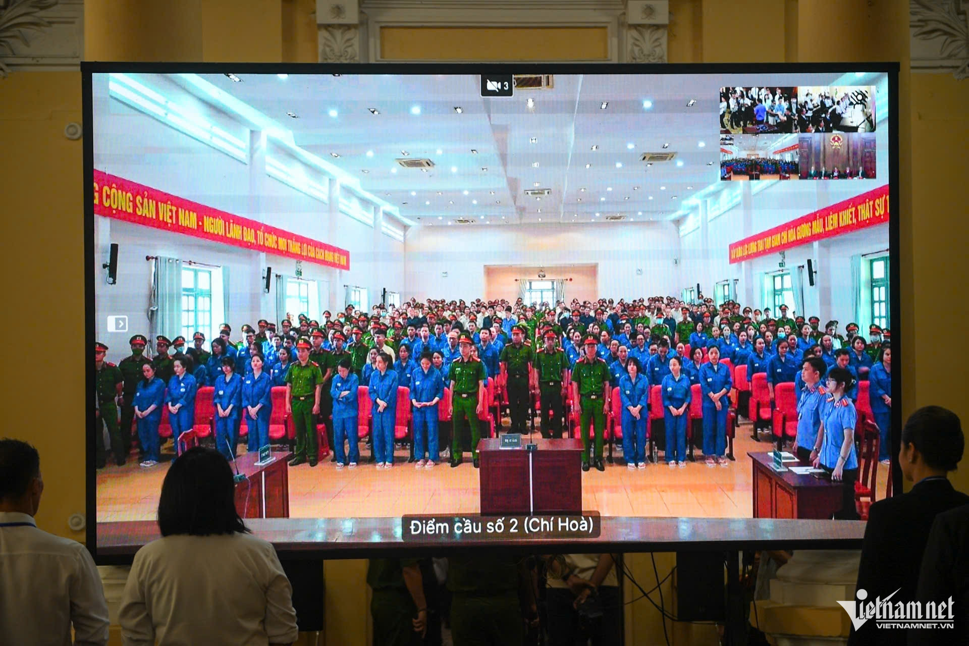 Hình ảnh phiên tòa xét xử ca sĩ Chi Dân, Andrea Aybar trong chuyên án ma túy VN10插图3
