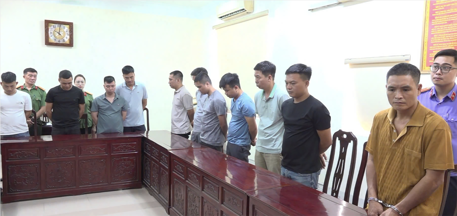 Lái tàu cầm đầu đường dây hút trộm hàng trăm nghìn lít dầu tại ga Vinh插图 hút trộm dầu 2.png