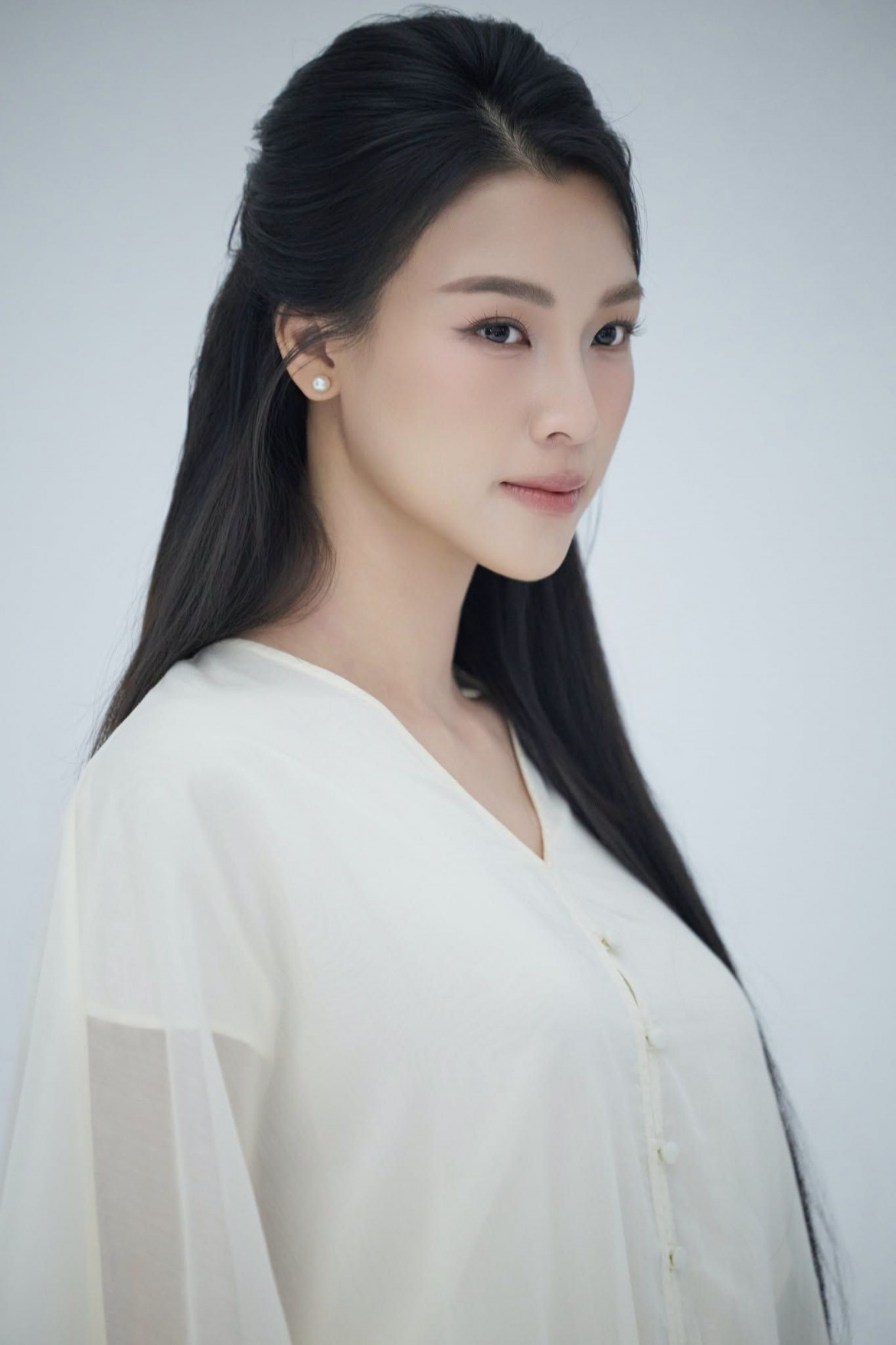 sao viet 17-8 luong thuy linh khoe than thai rang ro sau sinh nhat hinh anh 16