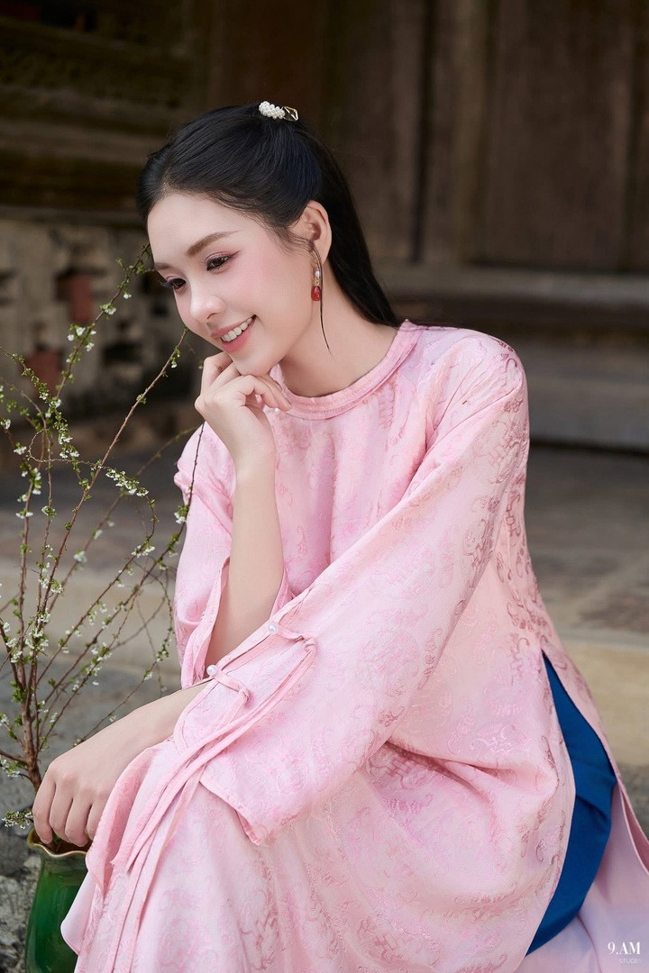 Sau quá trình thử vai, cô được đạo diễn Lê Đỗ Ngọc Linh chọn vào vai Phương thời học trò.