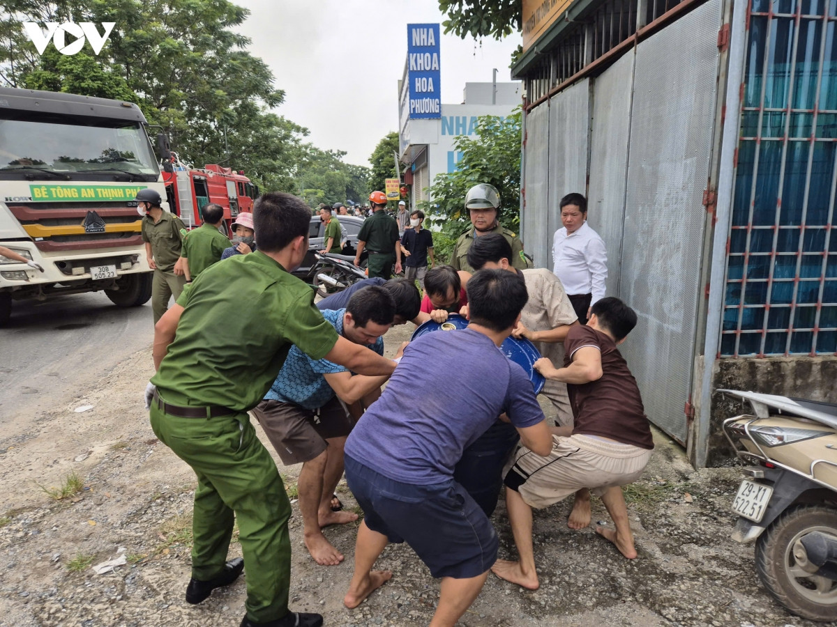 chay xuong o chuong my nan nhan nga de len nhau trong dam chay, 3 nguoi tu vong hinh anh 3