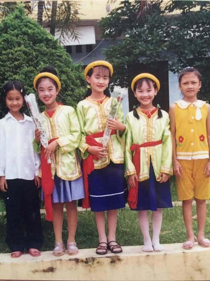 Bảo Thanh từ nhỏ đã giỏi múa hát, tích cực tham gia hoạt động văn nghệ của trường.