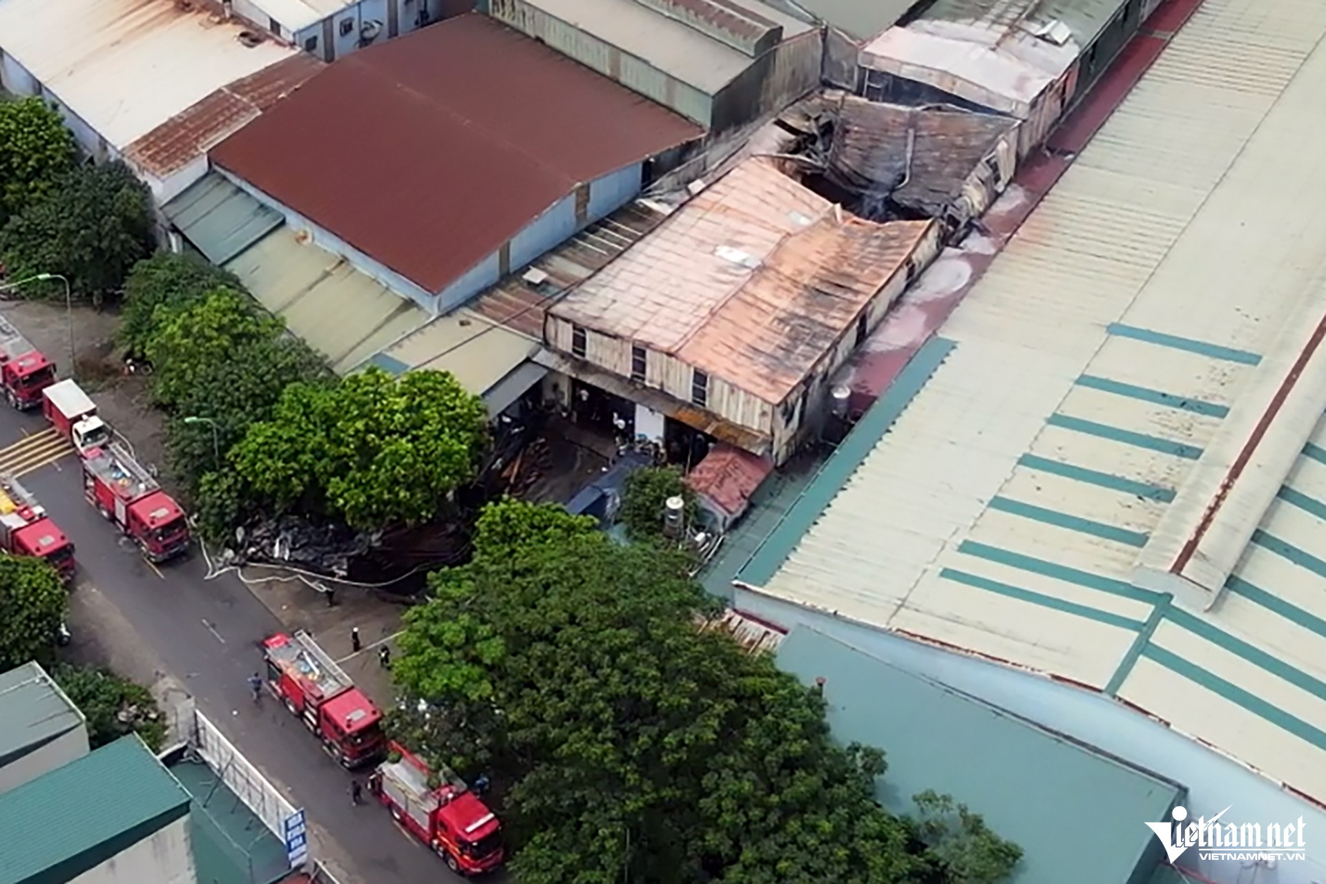 Vụ cháy 3 người tử vong ở Hà Nội: Nhân chứng kể phút công nhân leo mái thoát thân插图 W-khuxuong DJI_0014.MP4.00_00_14_25.Still001 sao chép.jpg