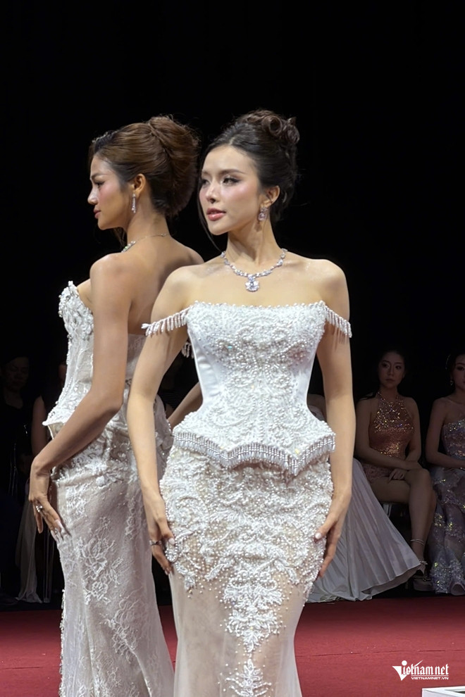 https://static-images.vnncdn.net/vps_images_publish/000001/000003/2026/8/23/w-phuiong-vy-005-403.jpg