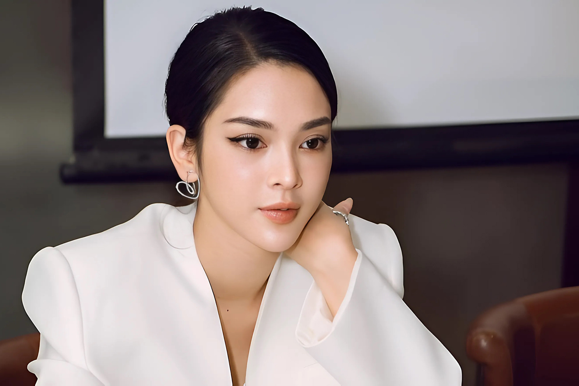 Phát ngôn của Quỳnh Lương, Bích Trâm: Báo động văn hóa ứng xử trên không gian mạng插图 live111.jpeg