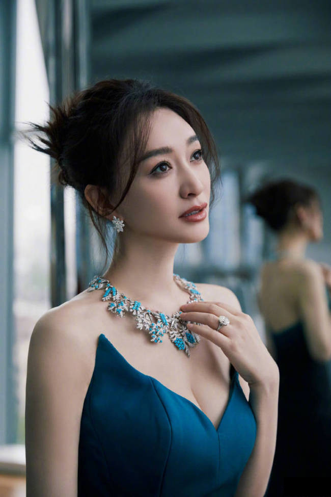 Vượt qua nỗi buồn sau hôn nhân đổ vỡ - Chị đẹp tự thưởng cho mình siêu xe tiền tỷ - Ảnh 1.