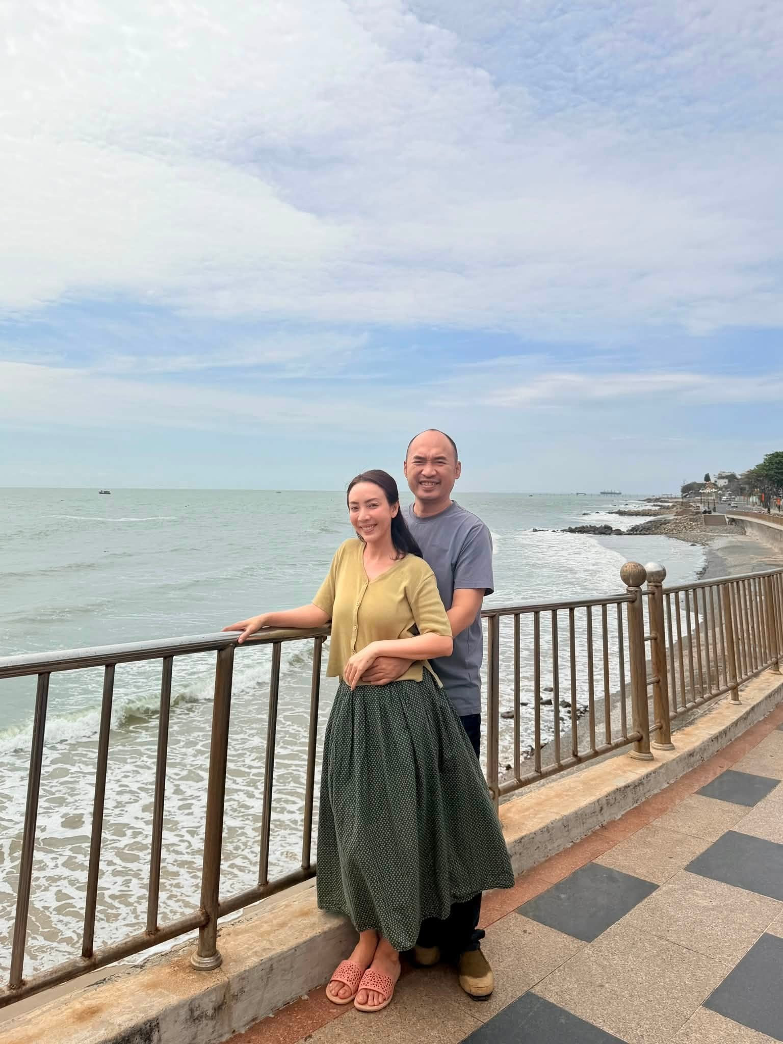 thu-trang-nga-rach-mat-phai-khau-20-mui-tien-luat-noi-mot-cau-xuc-dong-2-1787562086.jpg