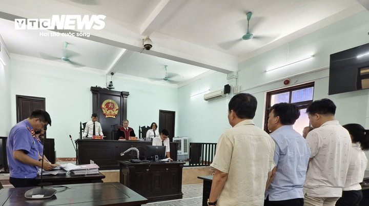 Đại diện Viện Kiểm sát công bố phần luận tội các bị cáo tại phiên toàn. (Ảnh: NV)