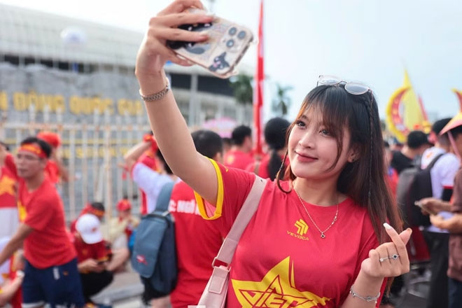 Video Hoàng Hên khiến thủ môn Thái Lan phản lưới nhà插图 Video Hoàng Hên khiến thủ môn Thái Lan phản lưới nhà插图