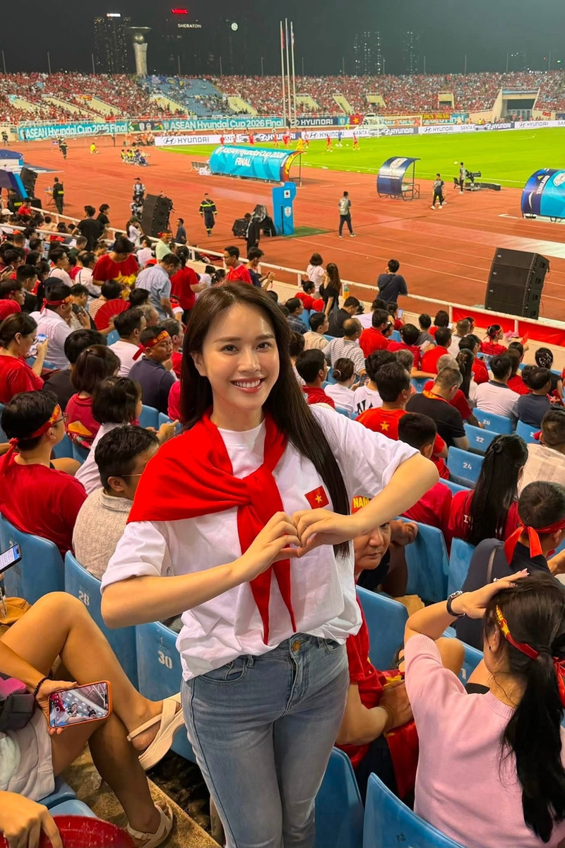 https://static-images.vnncdn.net/vps_images_publish/000001/000003/2026/8/26/mc-mai-phuong-4245.jpg