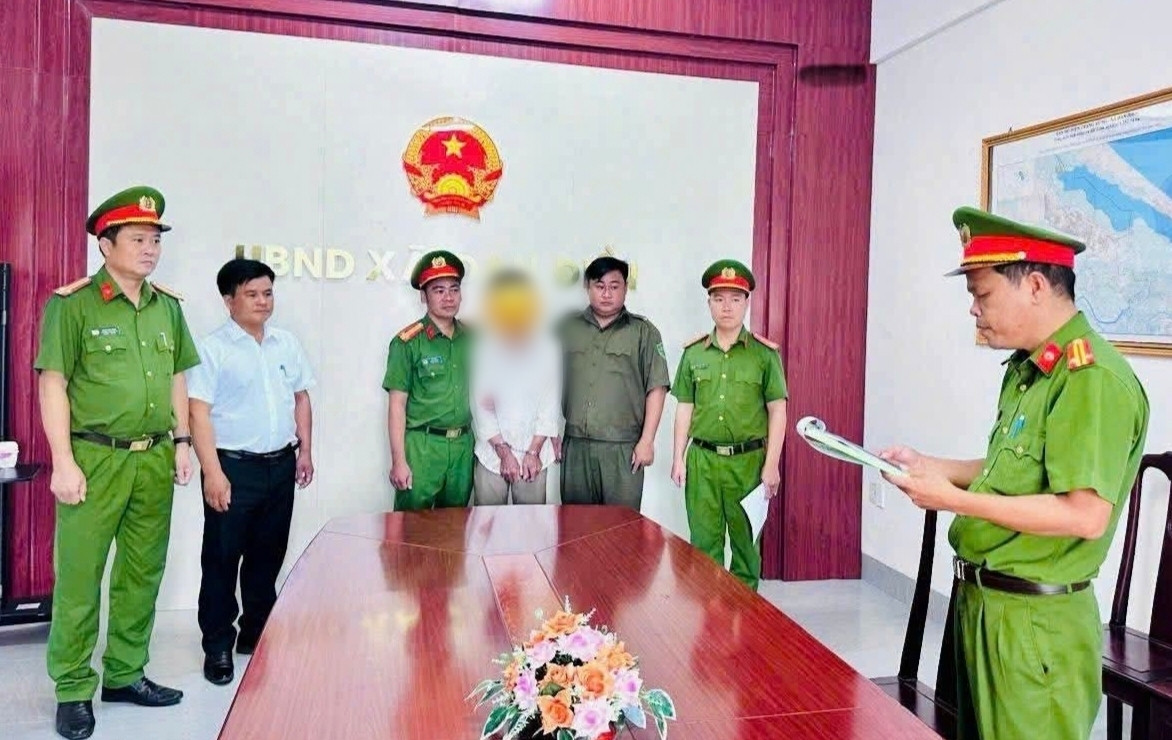 Cha dượng giả bạn trai trên TikTok, dụ dỗ rồi xâm hại bé gái 12 tuổi插图1 Cha dượng giả bạn trai trên TikTok, dụ dỗ rồi xâm hại bé gái 12 tuổi插图1