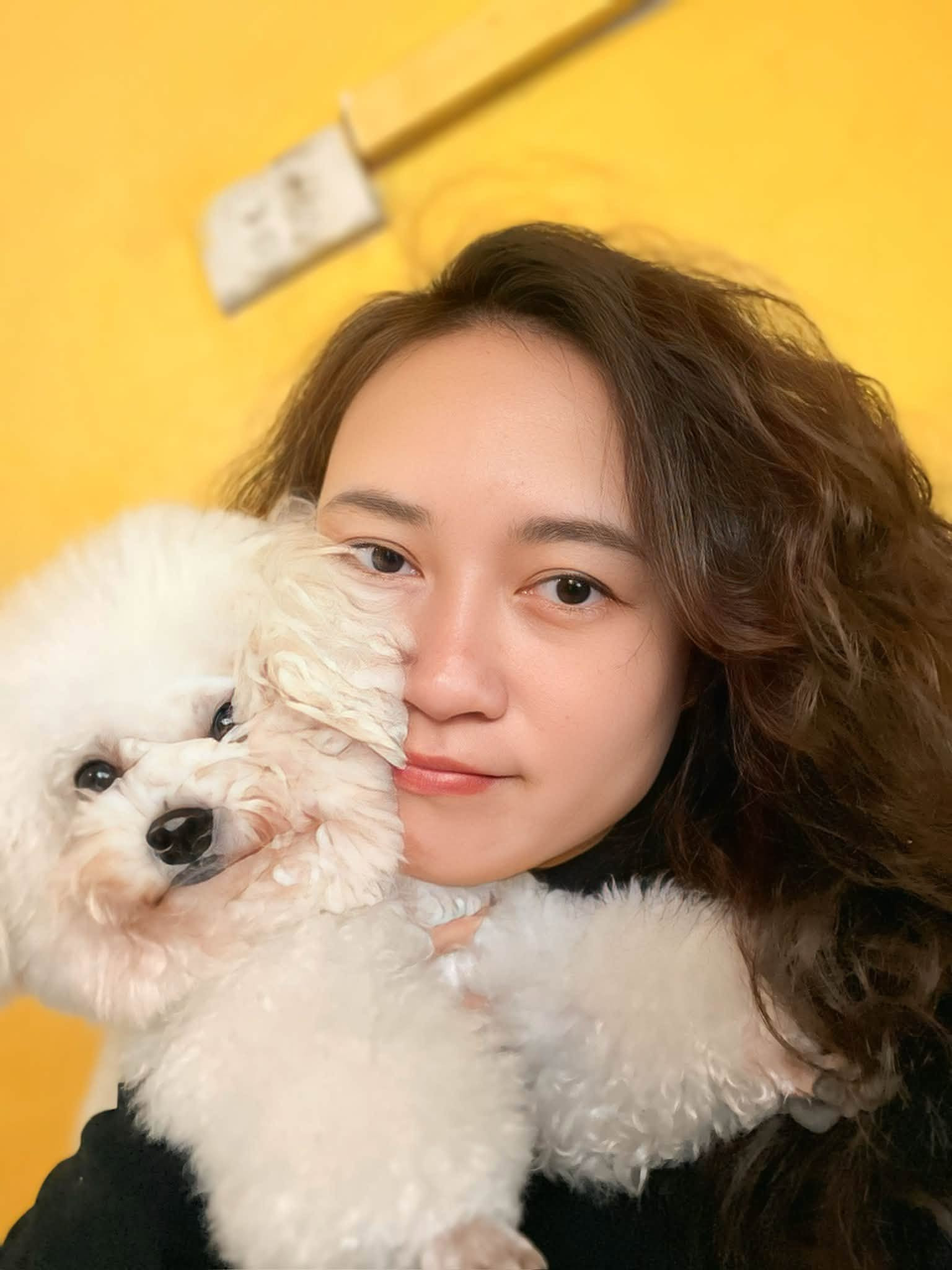 Ca sĩ Ngọc Sơn thân thiết nữ trợ lý, hoa hậu Jennifer Phạm cá tính giữa đại lộ插图8 788171638_1635848474675204_308854461735096379_n.jpg