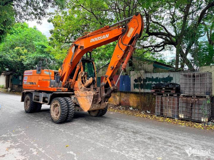 Cháy nhà xưởng ở Hà Nội, khói đen cuồn cuộn - 7