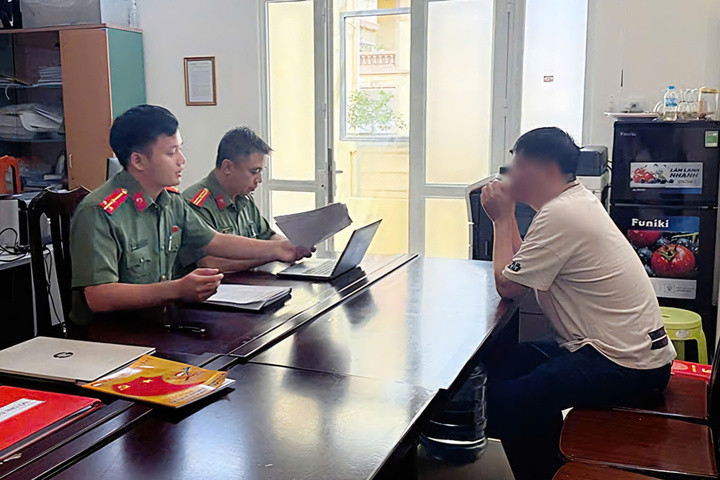 Ông M.P.L. tại cơ quan công an