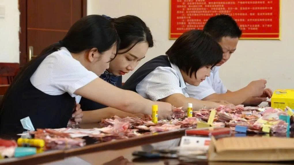 Cụ ông 80 tuổi xé nát hơn 1 tỷ đồng tiền tiết kiệm: Hơn 10 nhân viên ngân hàng phải làm việc suốt 20 ngày để cứu vãn插图1 1785578560140-1870493767235431998-8813458017045788548-f344fab73947b4cdfcab3ec413c025f8-1785578951.jpg