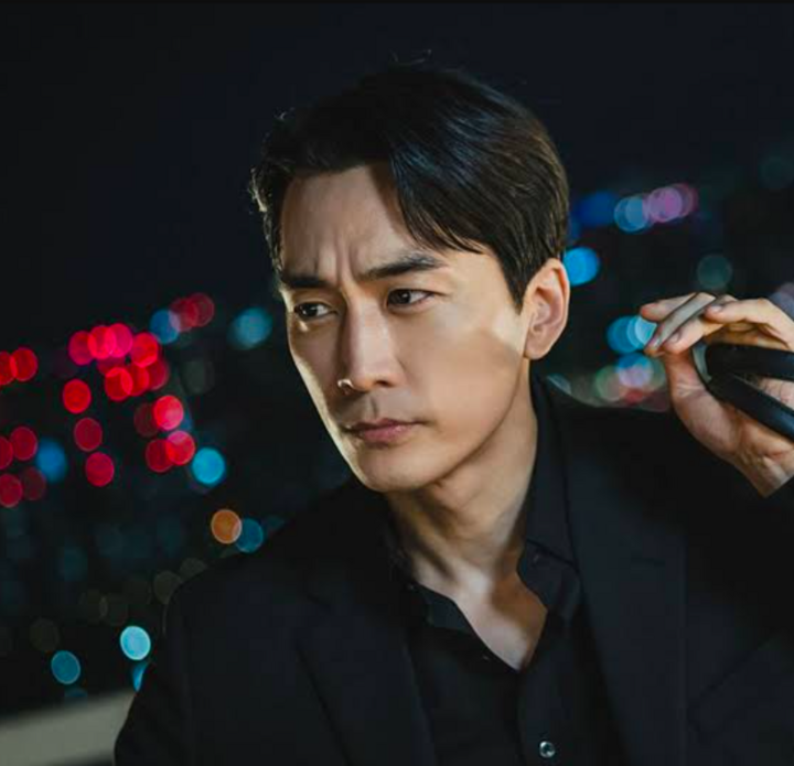 Song Seung Heon tích cực hoạt động nghệ thuật, nhưng vẫn độc thân, sống kín tiếng.
