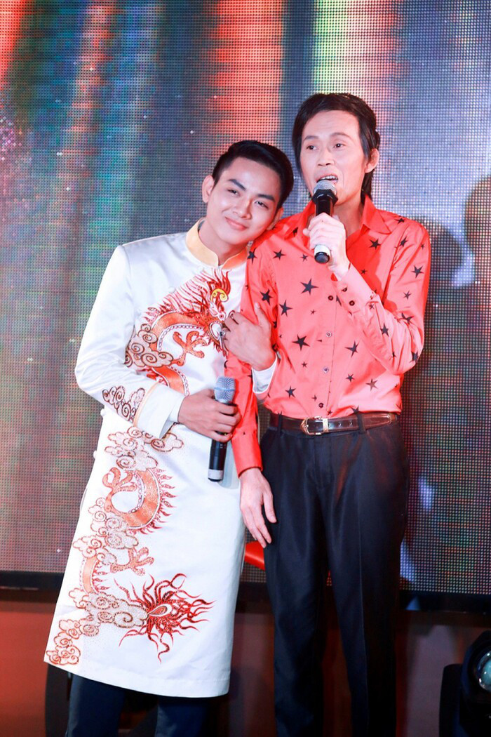 Hoài Lâm được Hoài Linh nhận làm con nuôi và dìu dắt vào showbiz