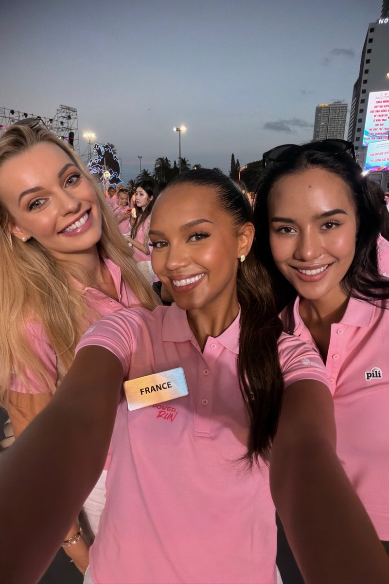 https://static-images.vnncdn.net/vps_images_publish/000001/000003/2026/8/29/miss-world-006-574.jpg