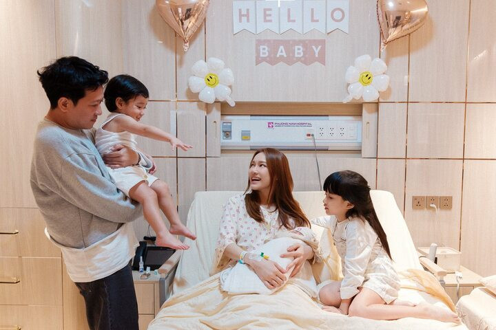 Cặp đôi vừa đón con thứ ba chào đời vào đầu năm nay.