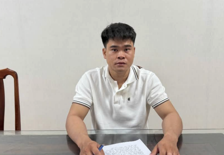 Lời khai kẻ đánh đập dã man con riêng của 'vợ hờ', bắt quỳ đến 1 giờ sáng插图 Dương Đại Long tại cơ quan điều tra.
