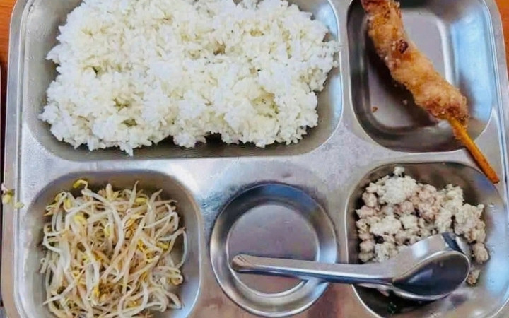 Bữa ăn bán trú chỉ thực sự được kiểm soát khi các yêu cầu trên giấy được thực hiện đúng trong từng khâu vận hành.