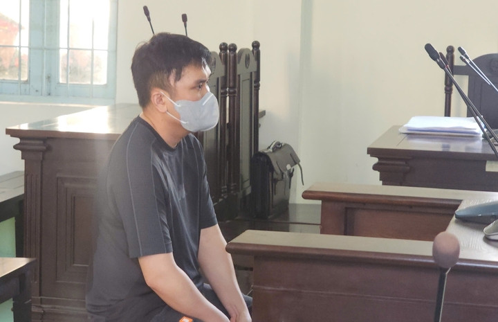 Bị cáo Nguyễn Văn Bảo Trung. (Ảnh: Duy Khang)