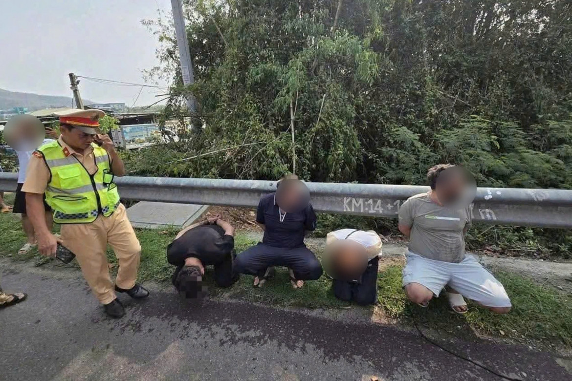 nhom nghi pham nguoi nuoc ngoai trom vang o Dak lak, bo chay hon 40km thi bi bat hinh anh 1