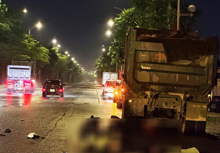 Xe máy va chạm xe ben trong đêm mưa dông làm 2 người tử vong vào ngày 28/4, tại đường trục phía Nam (đoạn qua xã Tam Hưng, Hà Nội).