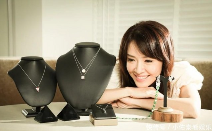 Mỹ nhân giải nghệ để chuyển hướng kinh doanh kim cương.