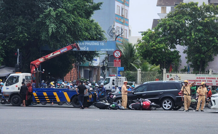 Hiện trường vụ tai nạn liên hoàn. (Ảnh: TK)