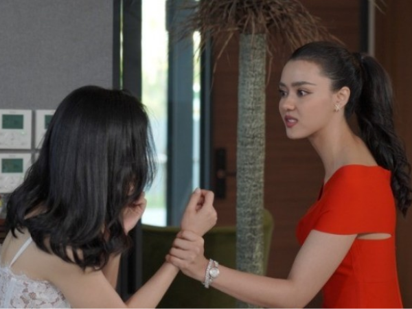 Màn chạm mặt bất ngờ trước cửa phòng khám thai và phản ứng khó tin của người chồng - Ảnh 1