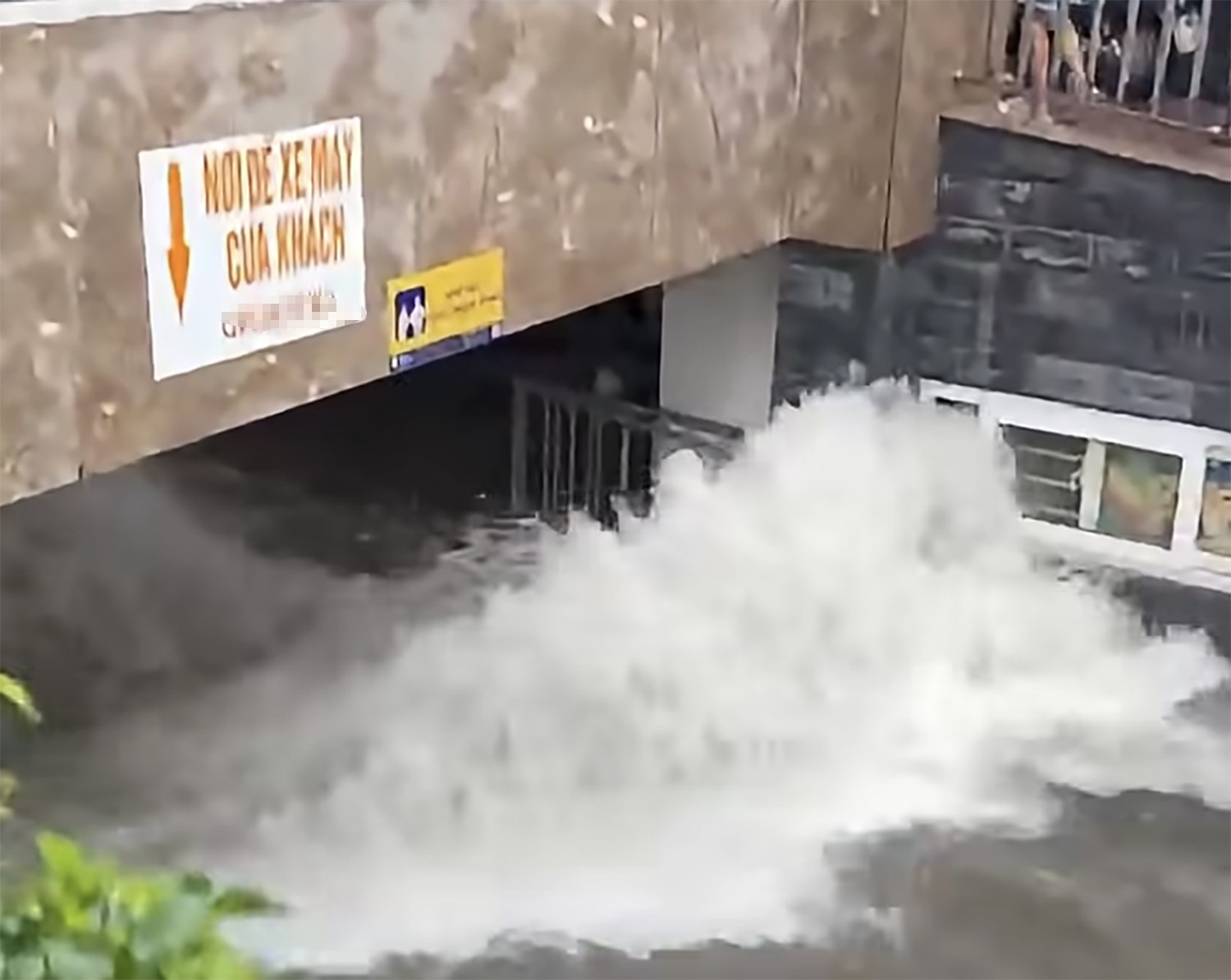 ngập hầm để xe.jpg